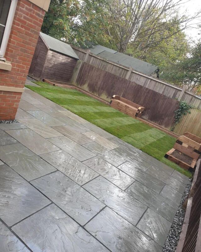 Indian sandstone with raised sleeper beds